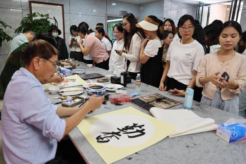 丹青绘元宵，翰墨凝&ldquo;奋&rdquo;心&mdash;&mdash;省能源协会携书画名家进企，以文化服务赋能会长单位元宵节庆