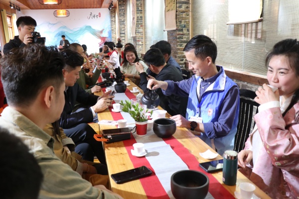 1775637958994725.jpg 品茶.JPG