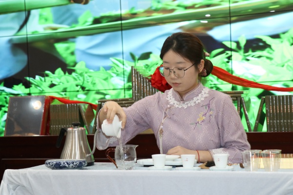 1777450948399214.jpg 冲泡新茶.JPG