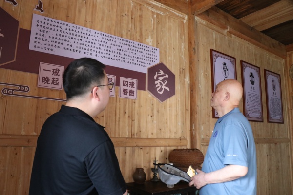 1783503544529973.jpg 参观家风馆_副本.jpg
