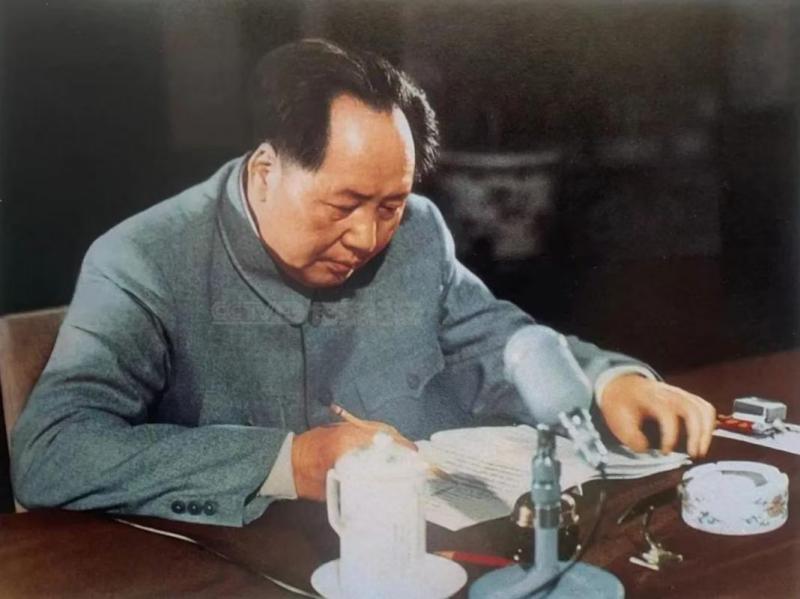 纪念毛泽东同志逝世50周年：打破五千年历史怪圈的一代伟人