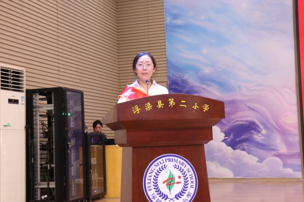 1789037482535113.jpg 获奖教师发言.JPG